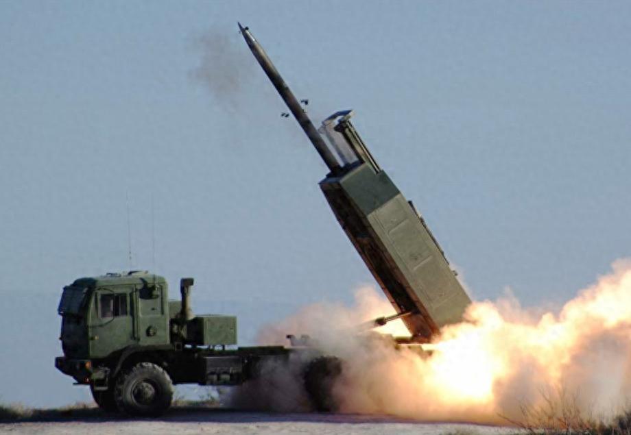 台军远程火力反超解放军？大陆“武统巨舰”曝光，舰机已抵近台岛！
岛内绿媒炒作“台