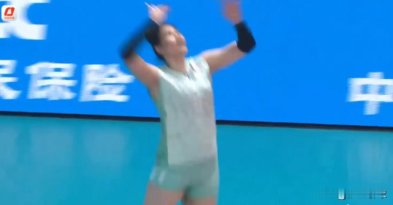 第十五届全运会女排成年组小组赛A组，江苏队3-0零封北京队，三局比分分别为25-