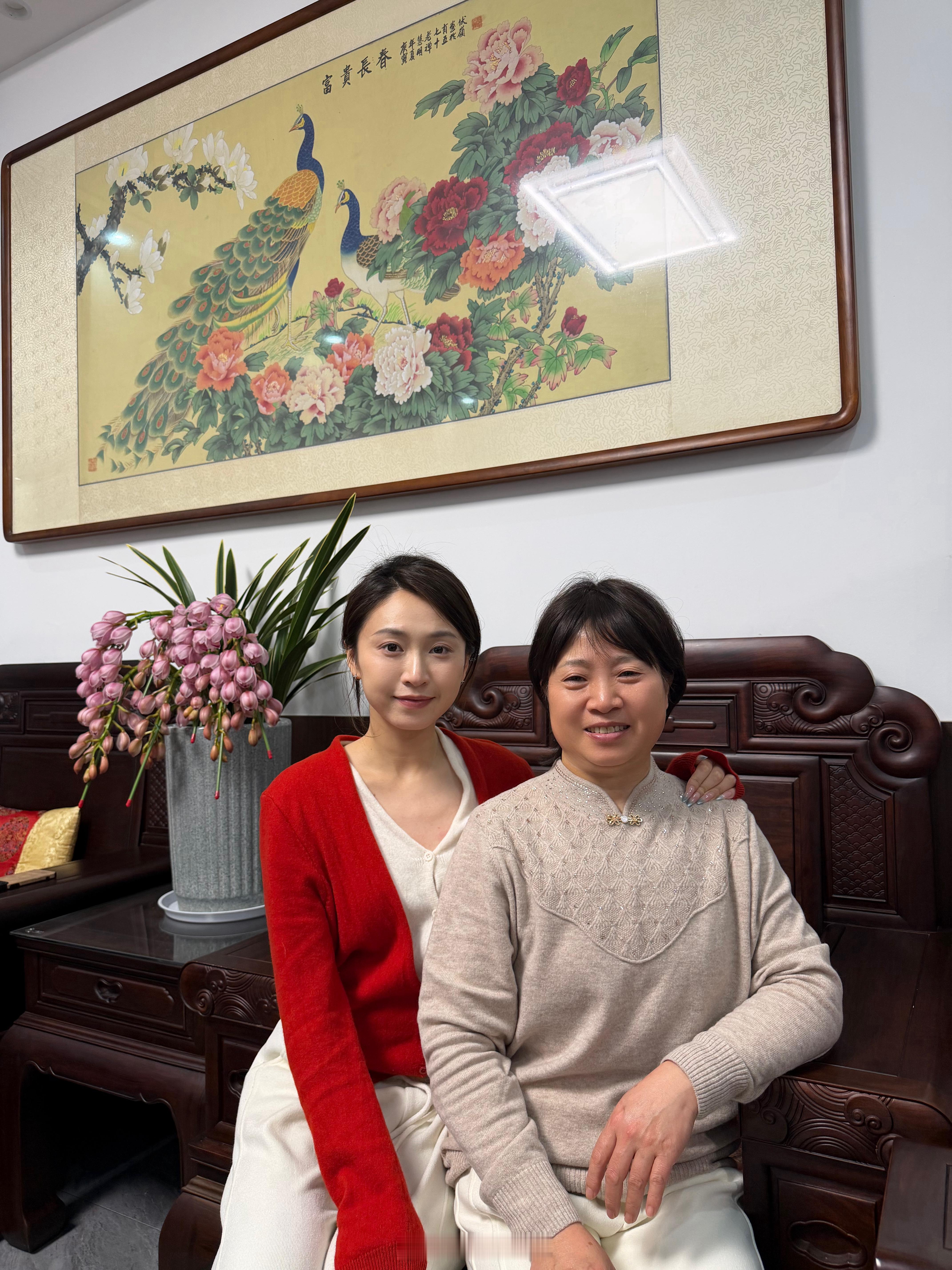 亲戚们都说我和我妈像复制粘贴的你们觉得呢？ 