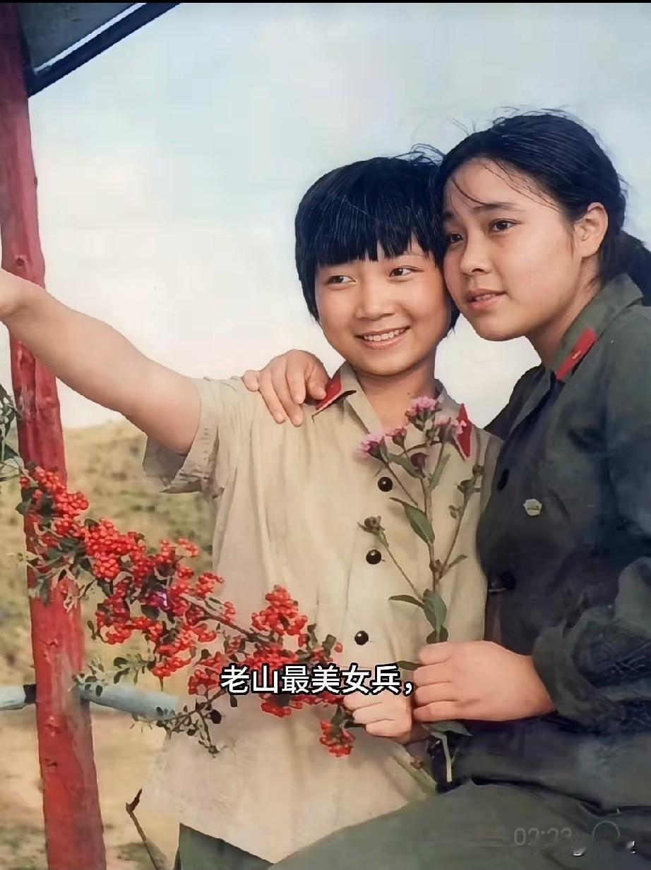 老山最美女兵在前线的珍贵留影
仔细看，她们真的还是孩子，15岁不到的样子，就告别
