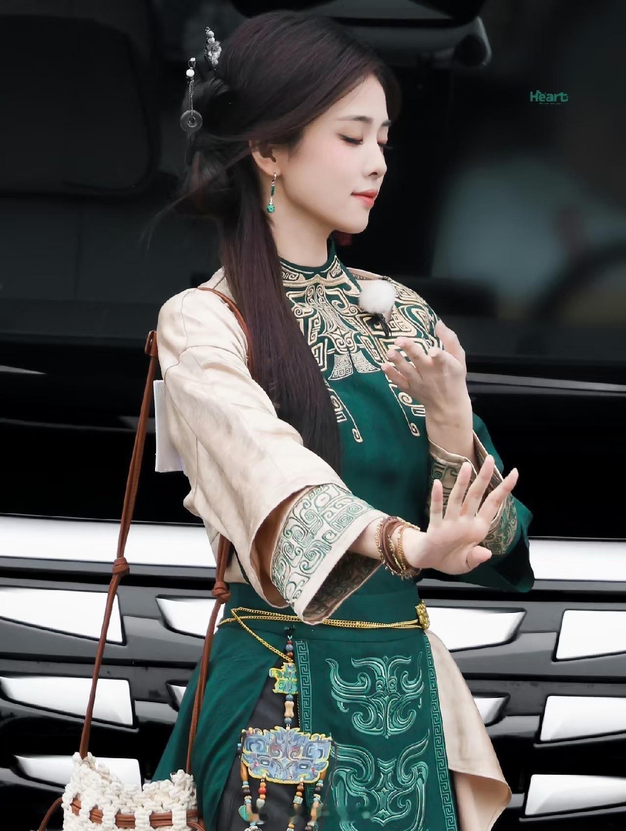 白鹿国风女侠妆侠女风十足！ 