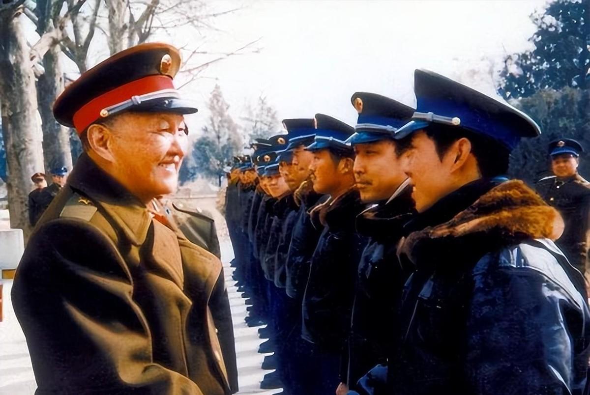 洪学智被下放吉林时，李聚奎坚持前来探望，洪学智劝说他不要来，李聚奎却铿锵回应：那