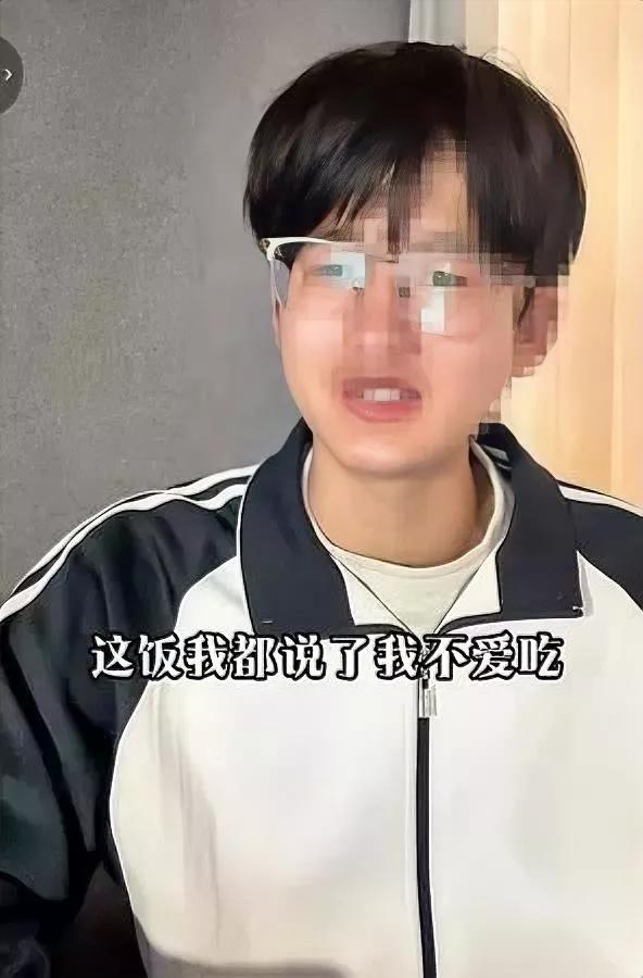 这届高中生，

太吓人了！

昨天刷到个高中班长的吐槽，我鸡皮疙瘩都起来了。
