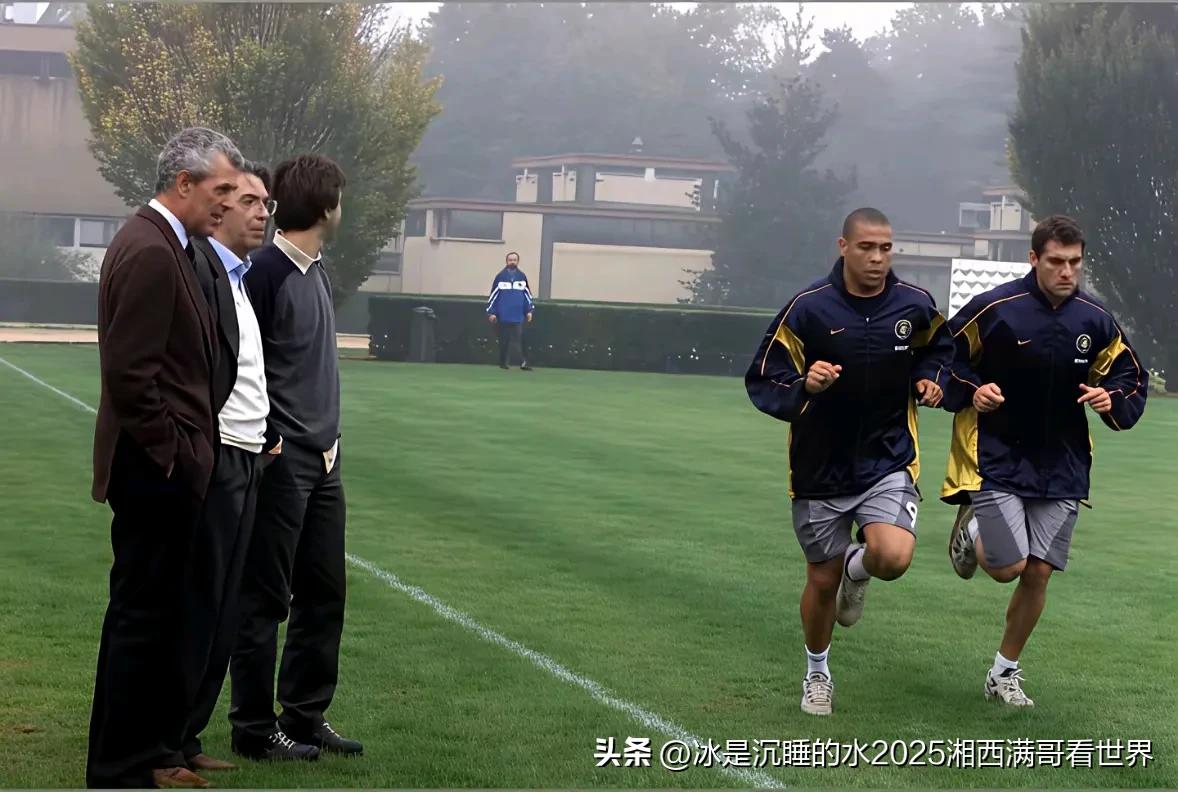 国际米兰俱乐部当年的大手笔：两个超一流前锋球员“外星人👽”罗纳尔多与“超级人形