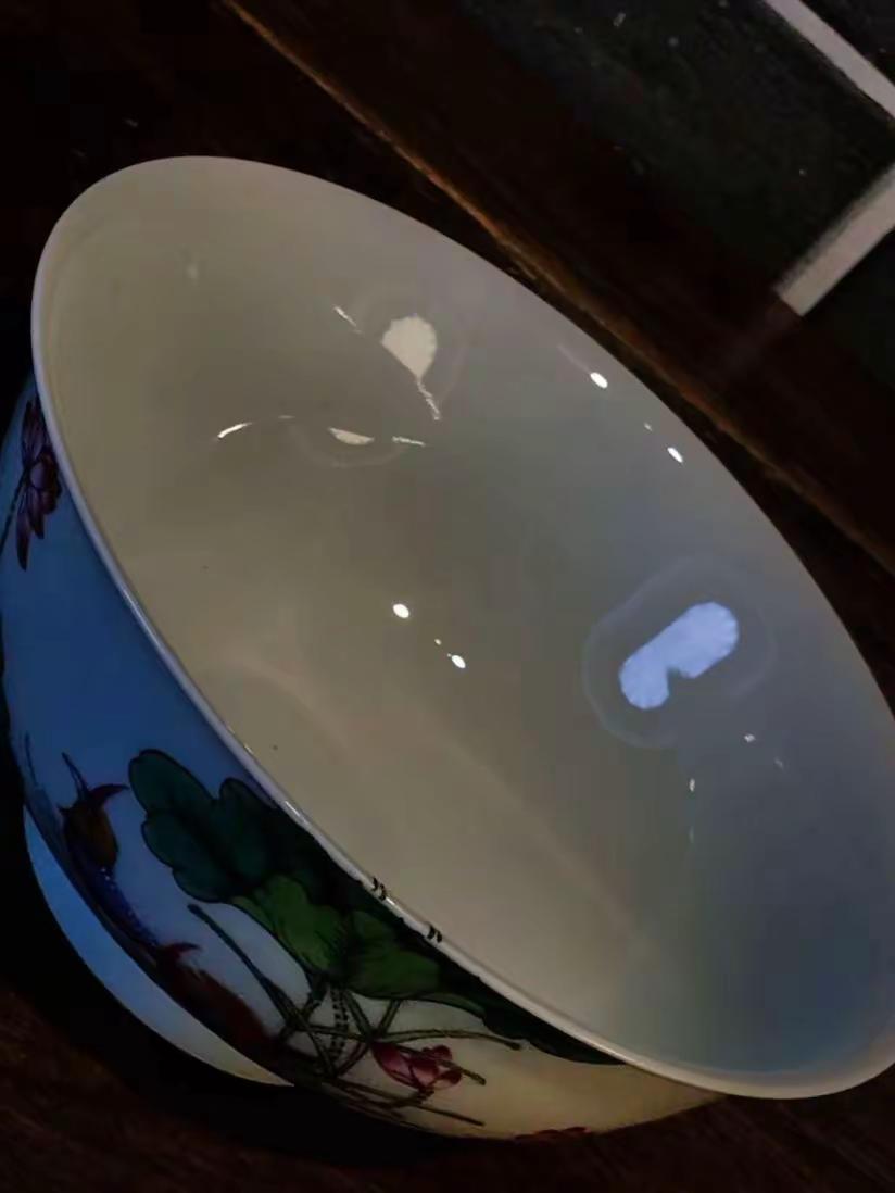 藏品档案：清乾隆御制粉彩荷塘鸳鸯纹碗 基础信息 器物名称：粉彩荷塘鸳鸯纹碗年代：