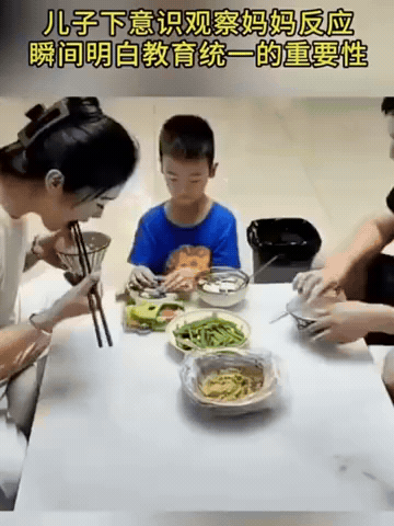 儿子无意间瞟到妈妈的神情，瞬间点醒一家人，原来家庭教育最核心的答案，从来不是严厉