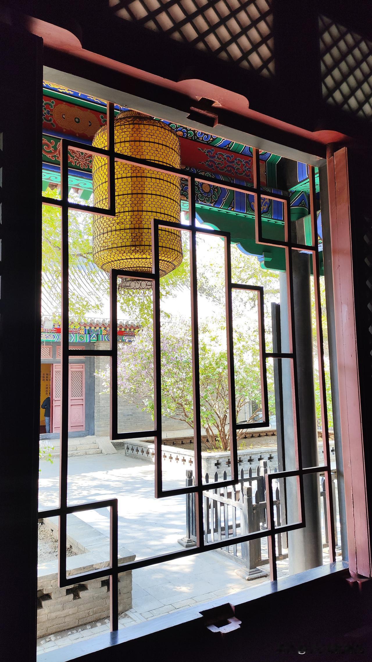 人到中年才明白，活明白就三句话。

前阵子跟一个长辈聊天，我问她：“您觉得人这一