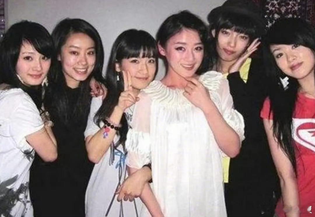 原来杨幂和张小斐的友情起点这么早！北电宿舍四人组加上焦俊艳、袁姗姗，20年过去依