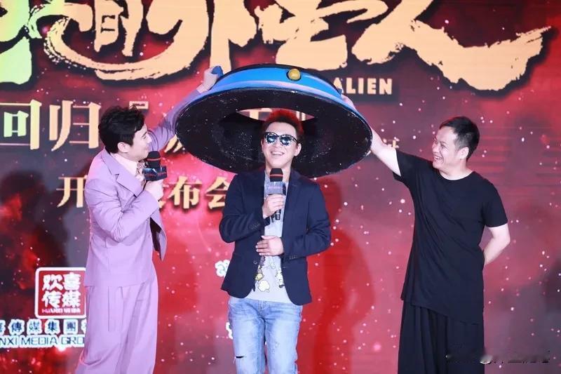 　　马丽哭诉，自己的丈夫和家人，常年遭受网曝和谩骂，未来可能不会再与沈腾合作了。