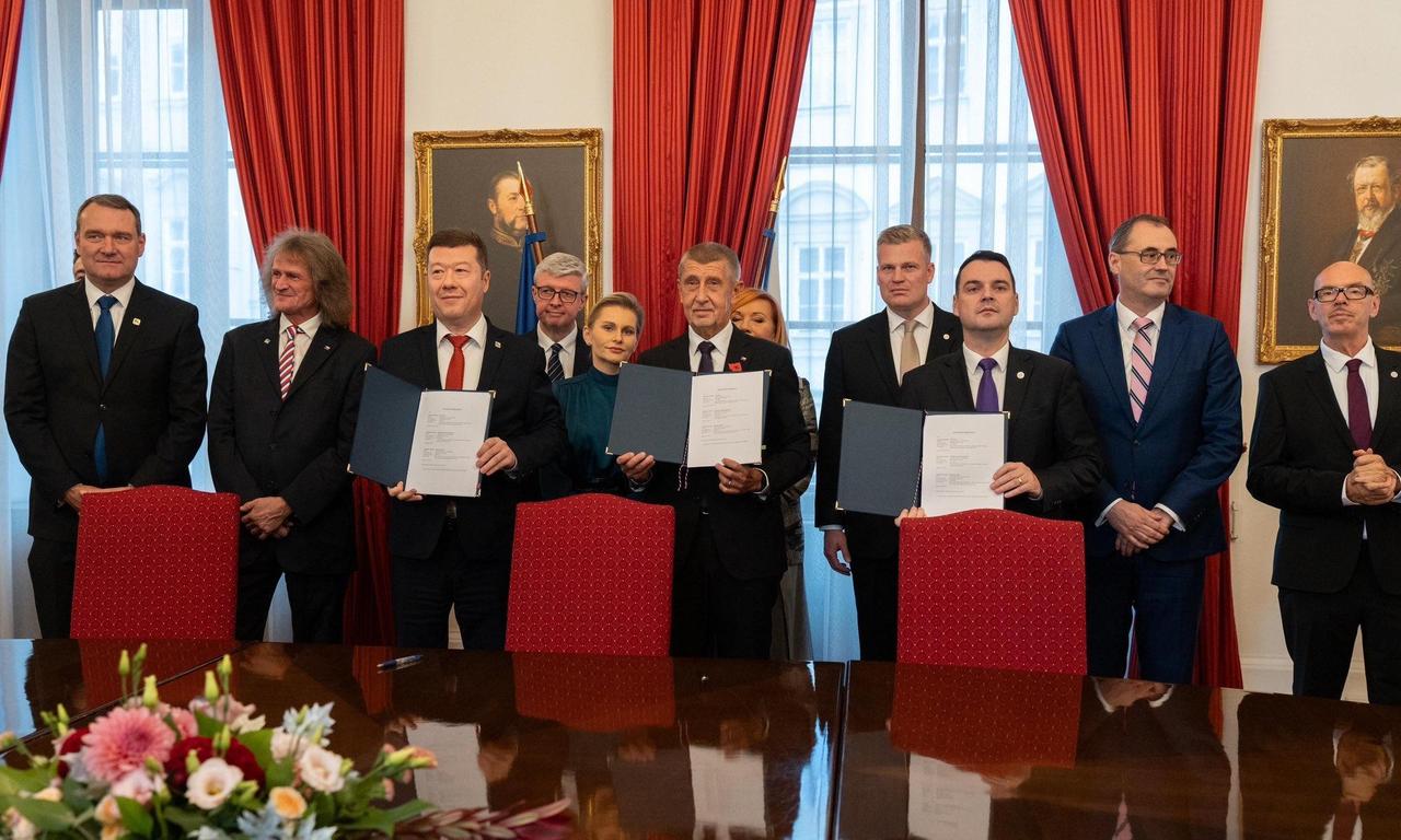 快讯！快讯！。
 
捷克总统府突然宣布了三党已签署联合执政协议，安德烈·巴比什拟