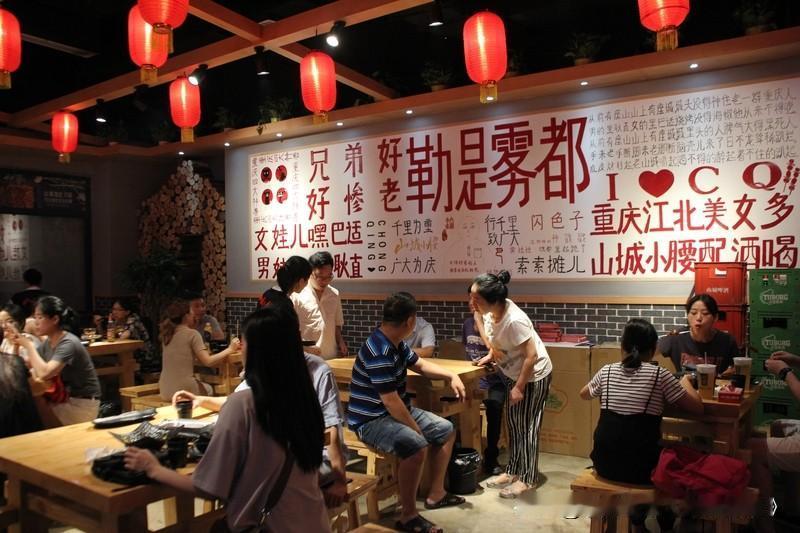 为什么
老实巴交的人
走到哪都不受欢迎呢？

真搞不懂现在这世道
 
为啥越老实