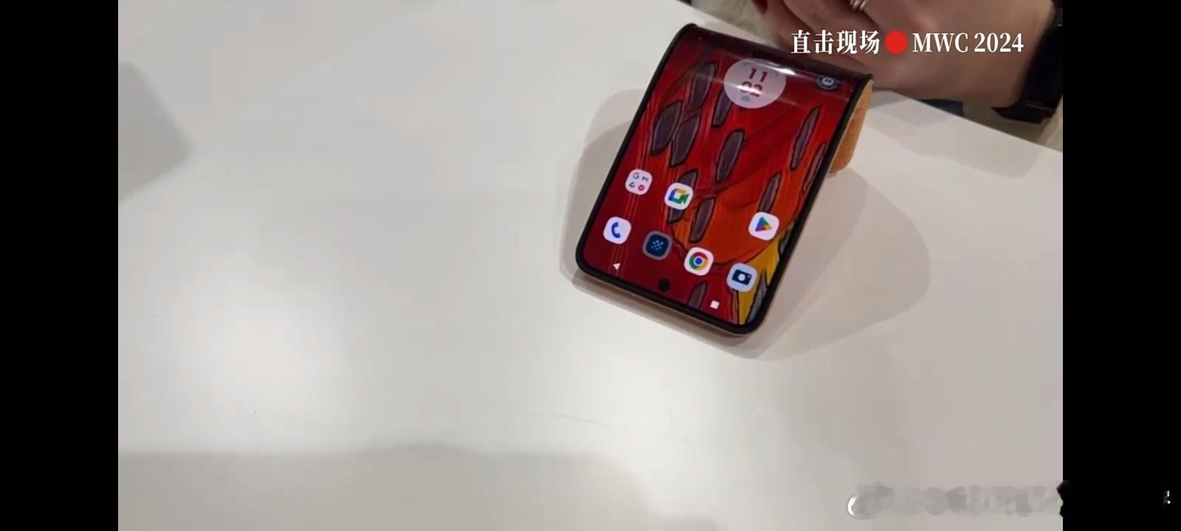 #WMC#刚才看了一下联想的直播，这次联想展示了Moto的超曲面折叠屏手机以及透