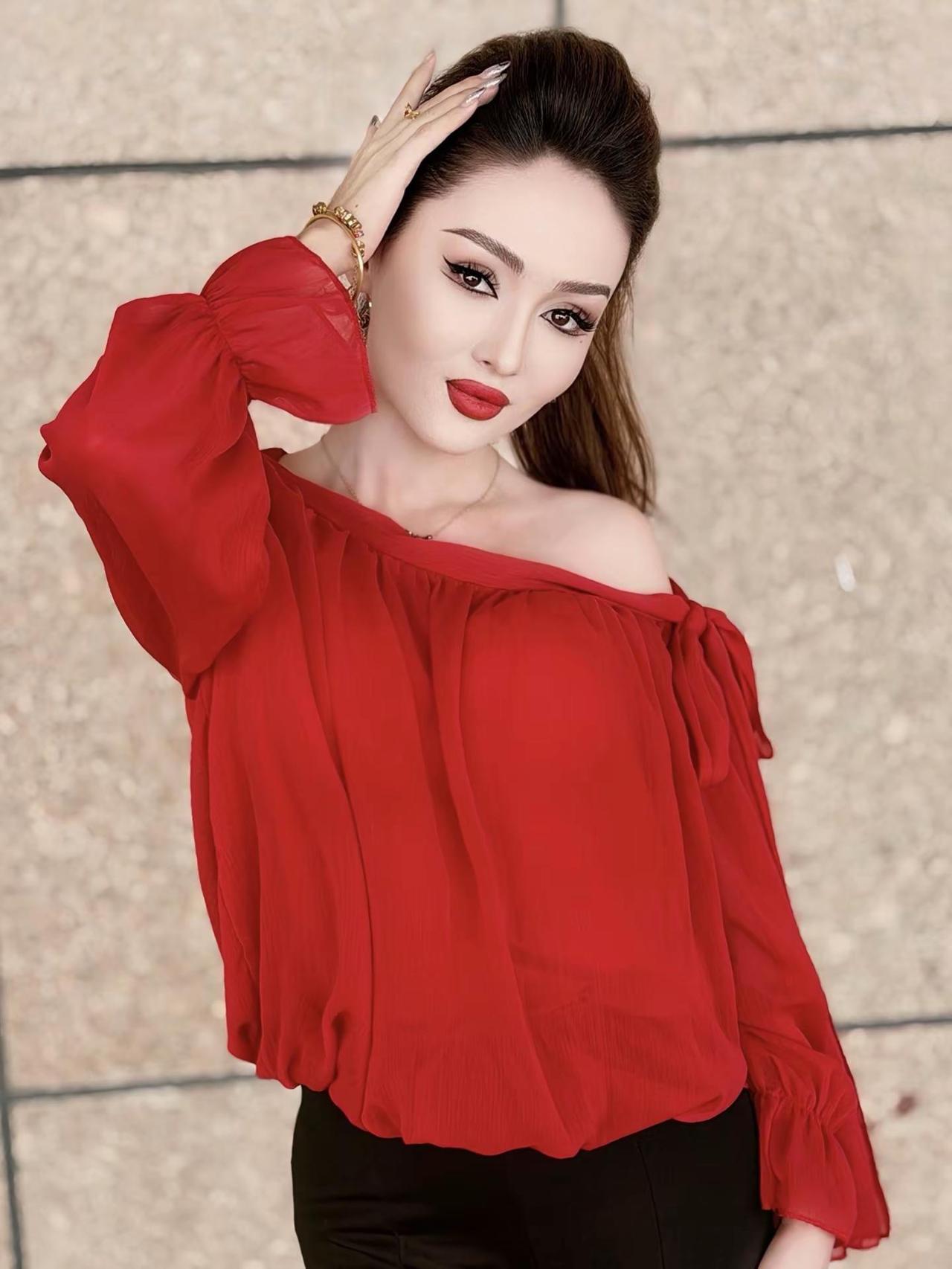 和爱你的人一起过，怎样都好。美出高级感 红色穿搭高级感清冷感旗袍甜美简约风格