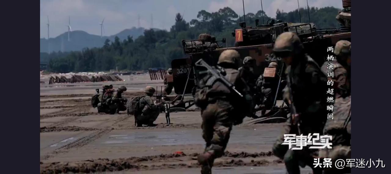 这都是啥呀，两栖登陆演练现场，竟出现这么多硬核装备？

这样的画面，真的是太硬核