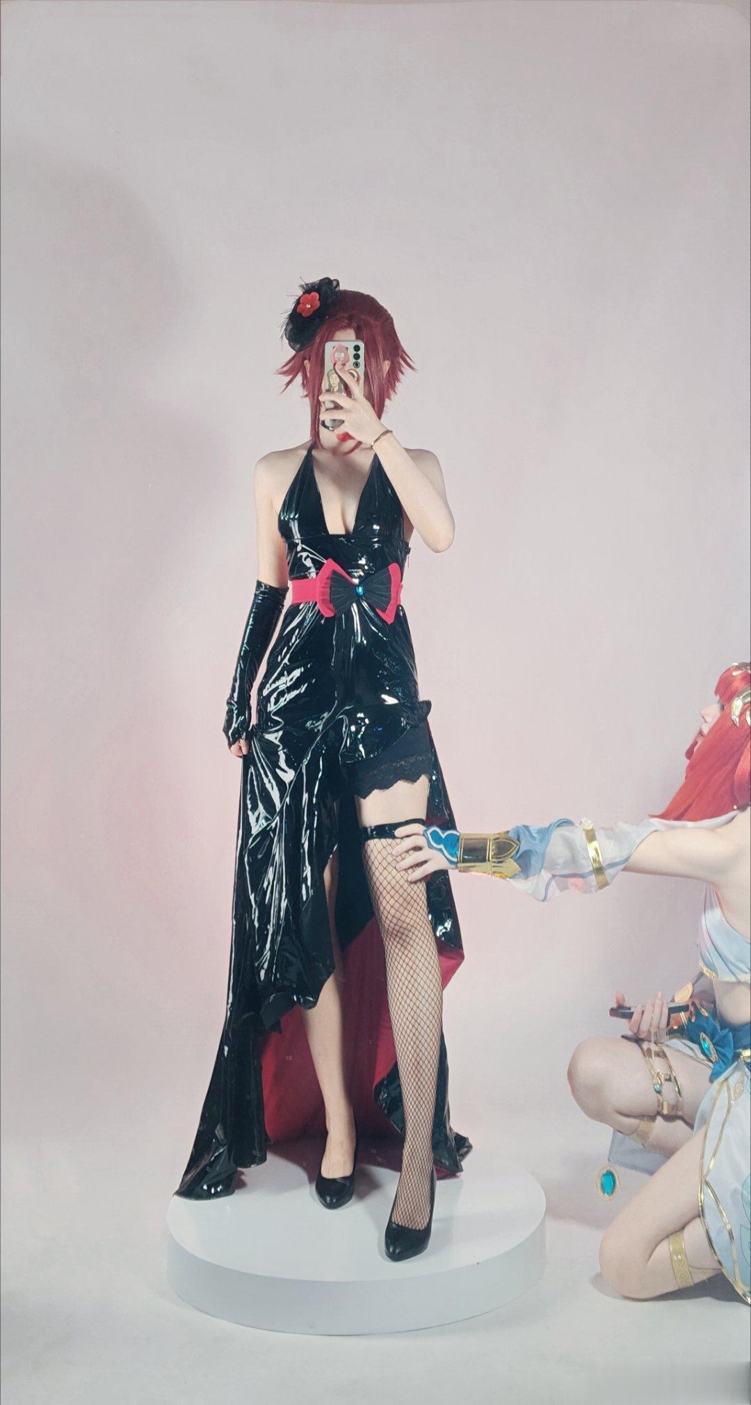 补发一组cos卡莲 跟大家一起租棚的自拍啦[举手][举手][举手]#反叛的鲁路修