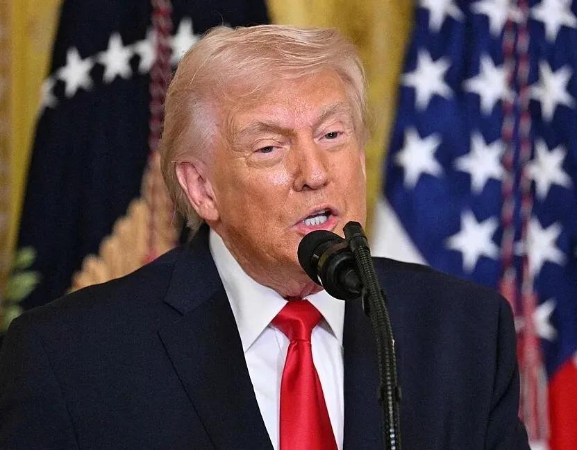 彻底撕破脸！特朗普突发狂言炸翻全网，声称美国头号敌人根本不是别国，竟是自家民主党