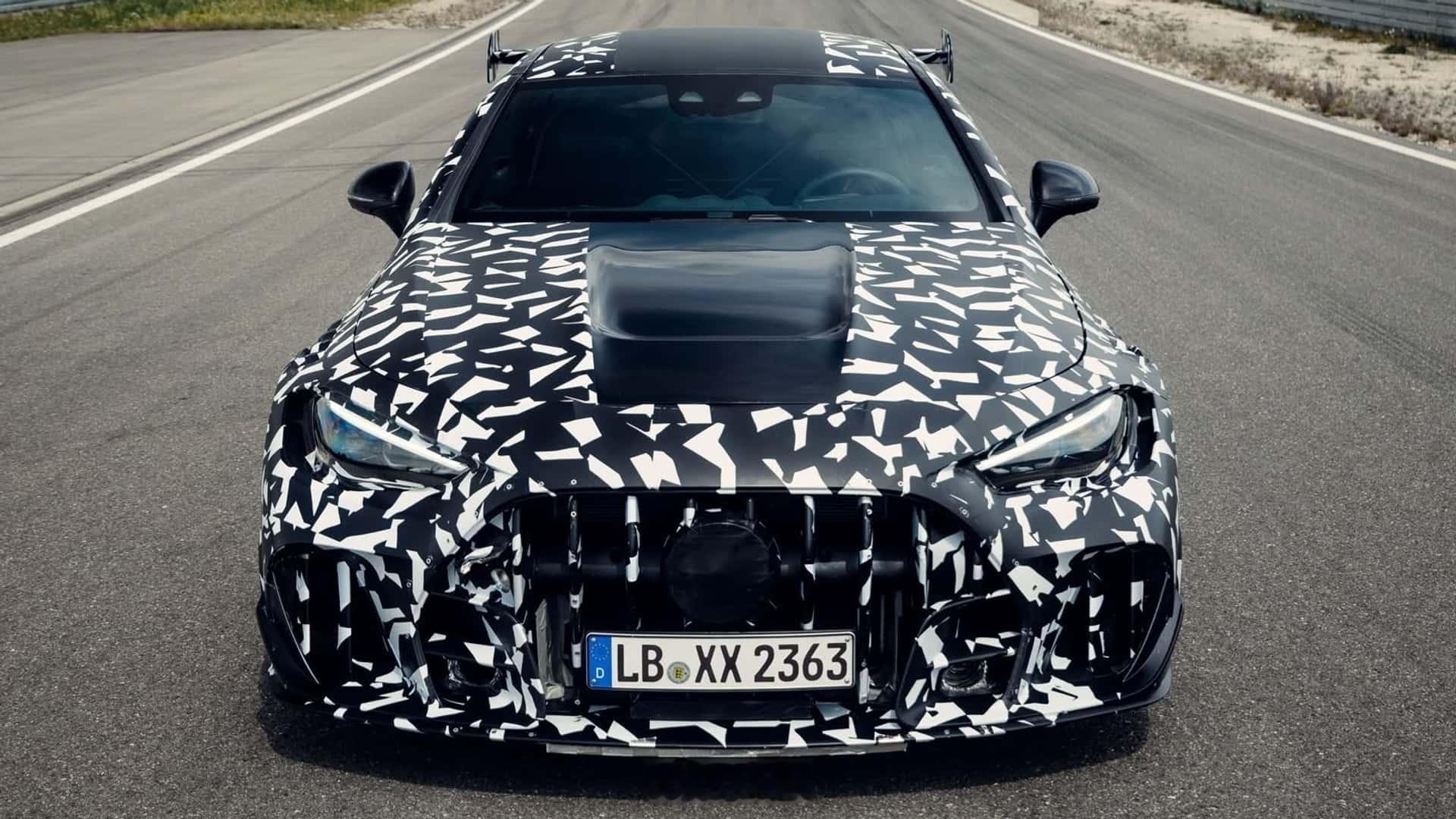 虽然搭载 V8 的 C63 轿车短时间内无缘回归，但梅赛德斯-AMG 正在筹备一