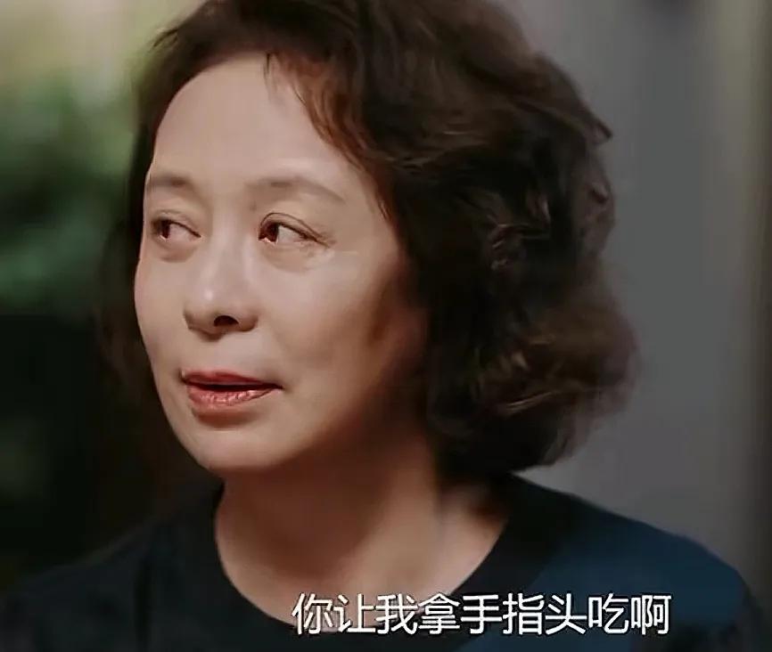 《婚内婚外》
宁悦的公公整天就会指使婆婆干活[呆无辜]，自己就啥也不干，连宁悦的