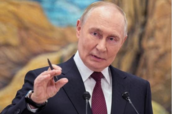 普京进行4个小时的全国讲话，到最后，只给了中国独一份的待遇。
 
当地时间12月