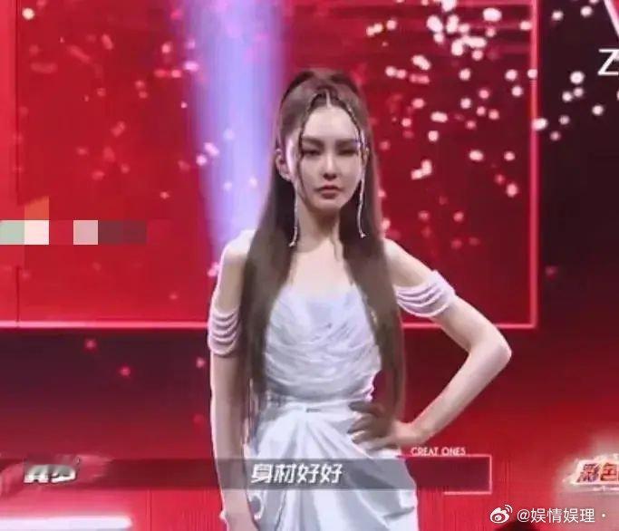 周扬青，引发热议!7月1日，时尚博主周扬青，冲上了热搜，不是因为前男友罗志祥。起