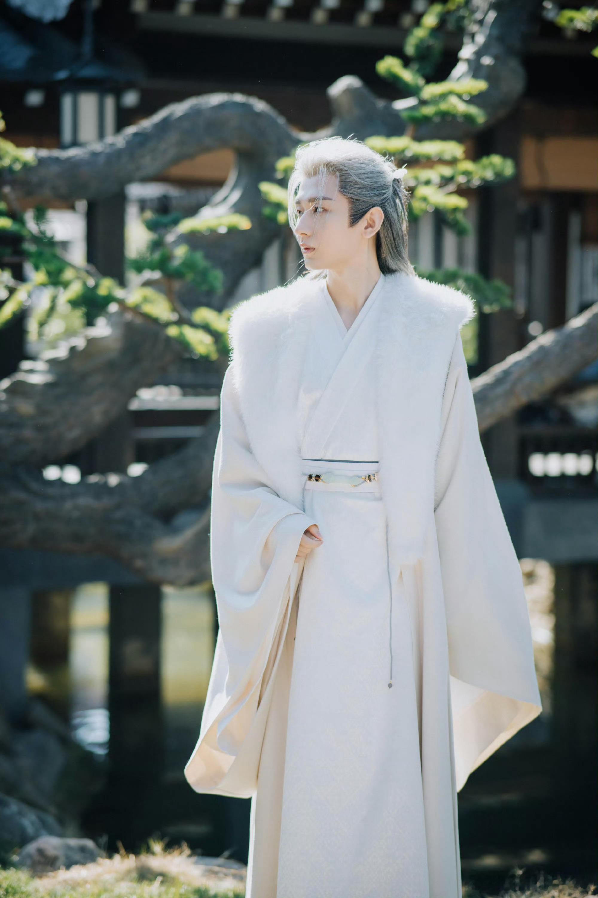 成毅，一个向光而行的人，为他所遇到的每一个角色注入了灵魂。他演过的每一个角色，无