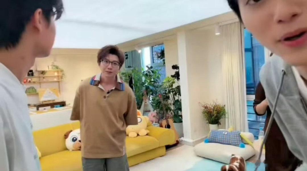毛不易怎么瘦了这么多想到了沈梦辰对瘦了的杜海涛说的那句话只剩下丑了 ​​​