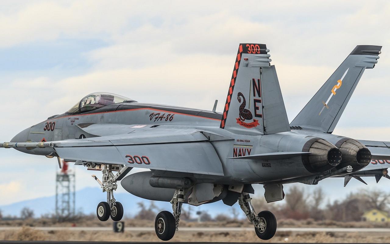 【伊朗伊斯兰革命卫队25日在社交媒体宣布，伊朗防空系统当天下午精准击中一架美国F