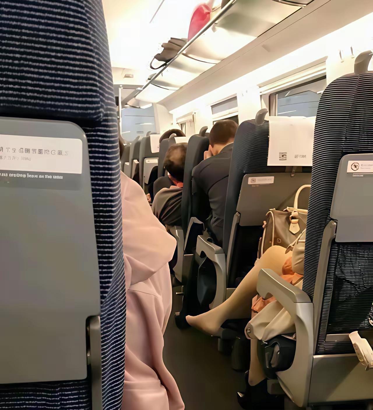 高铁变足疗舱了吗？