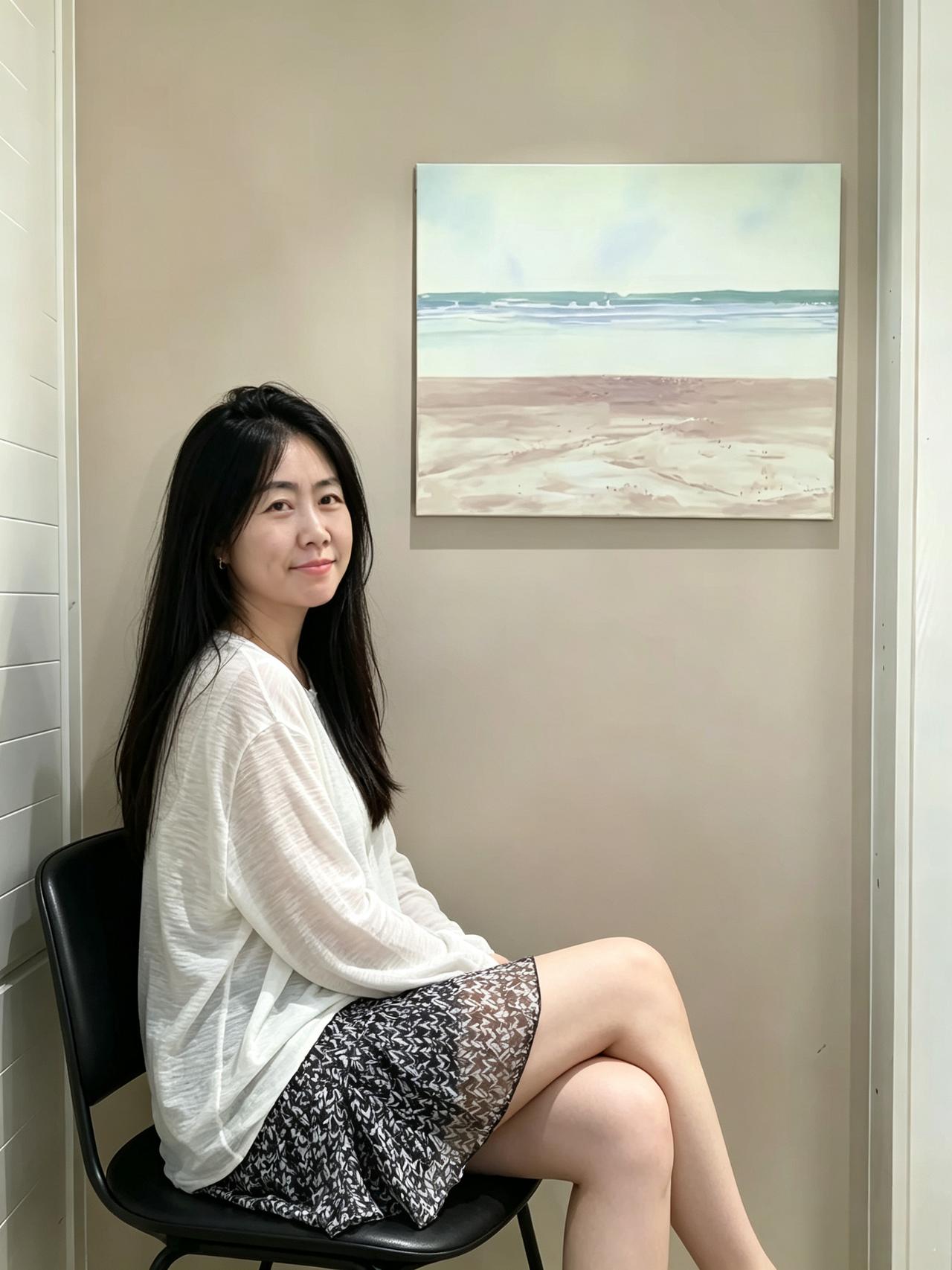 白衫遮暑气，花裙衬雅姿。
一室清和景，从容入我诗。