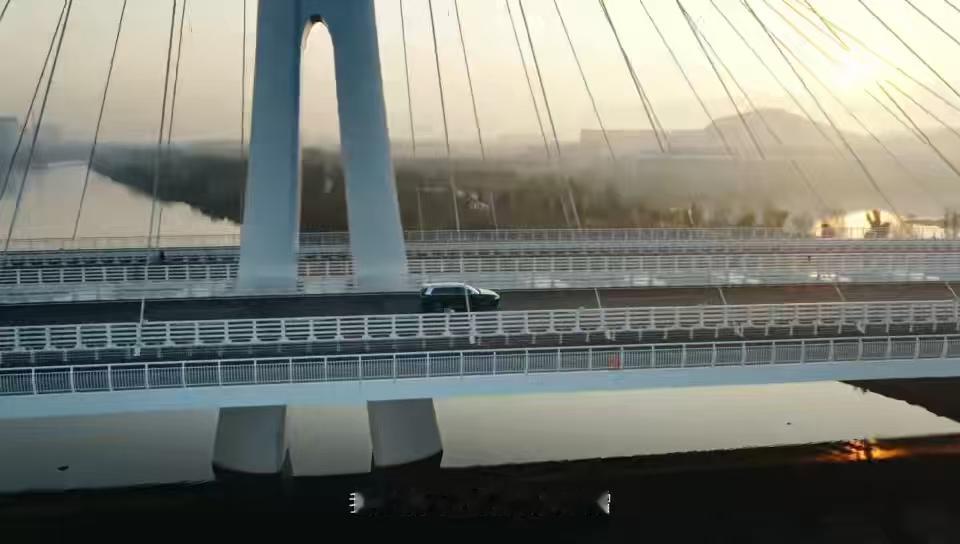 热爱让张伟丽在拳击这条路走得更远张伟丽与问界M9同为冠军，分别在赛场与车市表现突