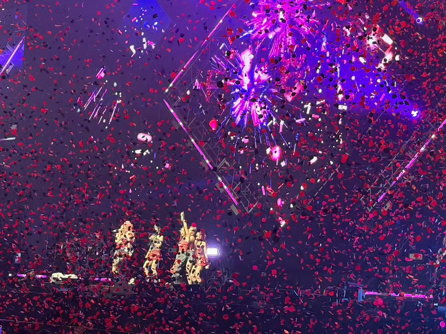 babymonster把自己送给粉丝了 双向奔赴的感动值拉满！BABYMONST