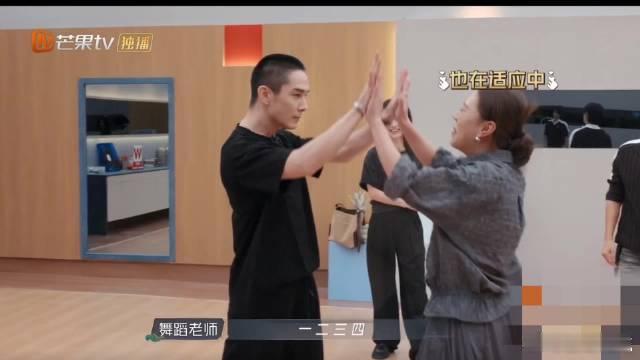 李承铉才是真正的节奏大师 披哥舞台有李承铉，团队氛围直接封神！他总说“这个我承诺