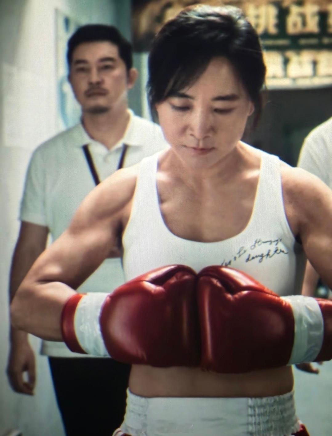 #胡锡进 贾玲确实太牛了##贾玲说支撑自己坚持的是再次见到观众#这部电影的重点不