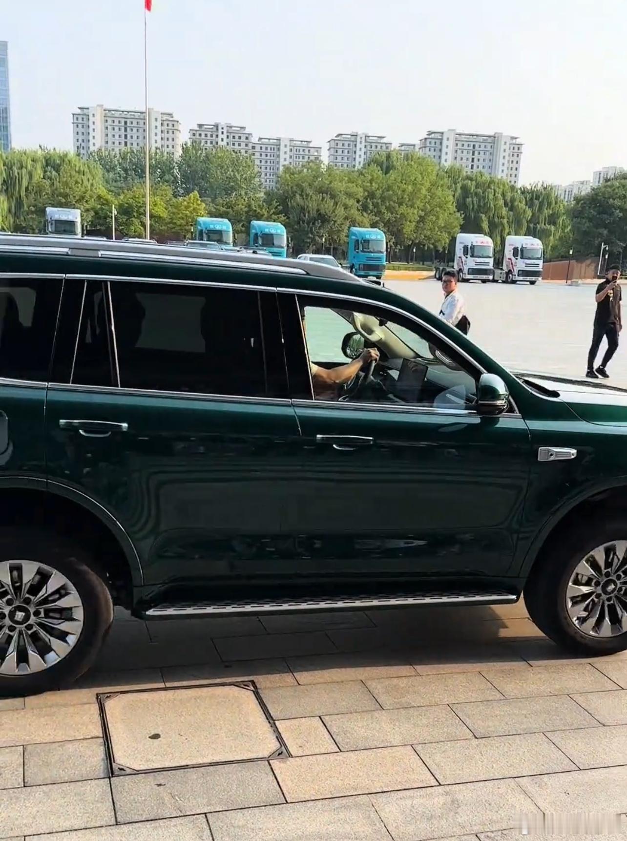 全新坦克500智享版开启预售 全新坦克500 来了！36万起开启预售，硬核越野性
