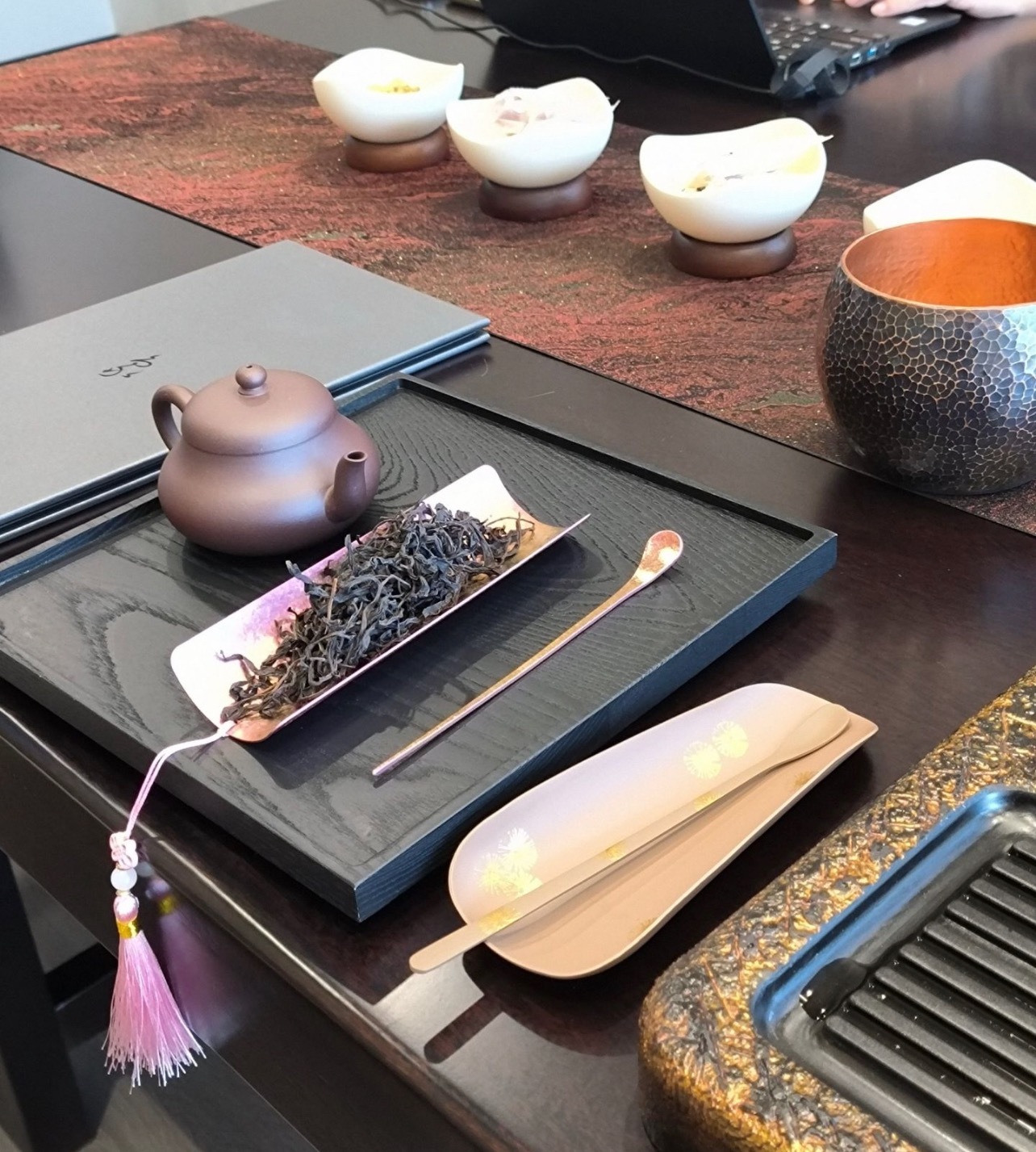 茶道  喜欢茶，也很有耐性。深知唯美的东西总是那么难得。 