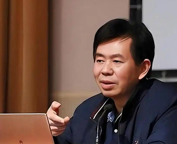 戴旭大校一句话，直接把窗户纸捅破了，他说，近代中国挨打一百多年，根子不在枪炮不行