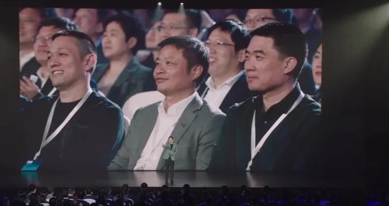 千呼万唤出来了，小米SU7价格21.59万起价。据说在CLTC工况下标配起步续航