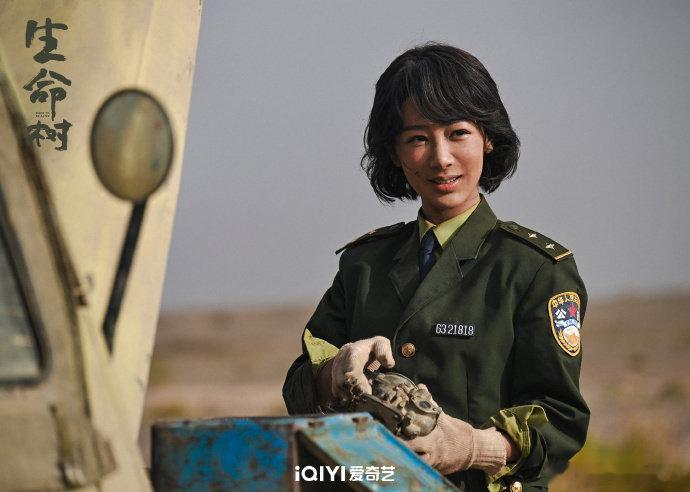 杨紫长城分享 “我觉得无论遇到多大挫折，坚信自己可以凭借自己的力量，就会闯出一番