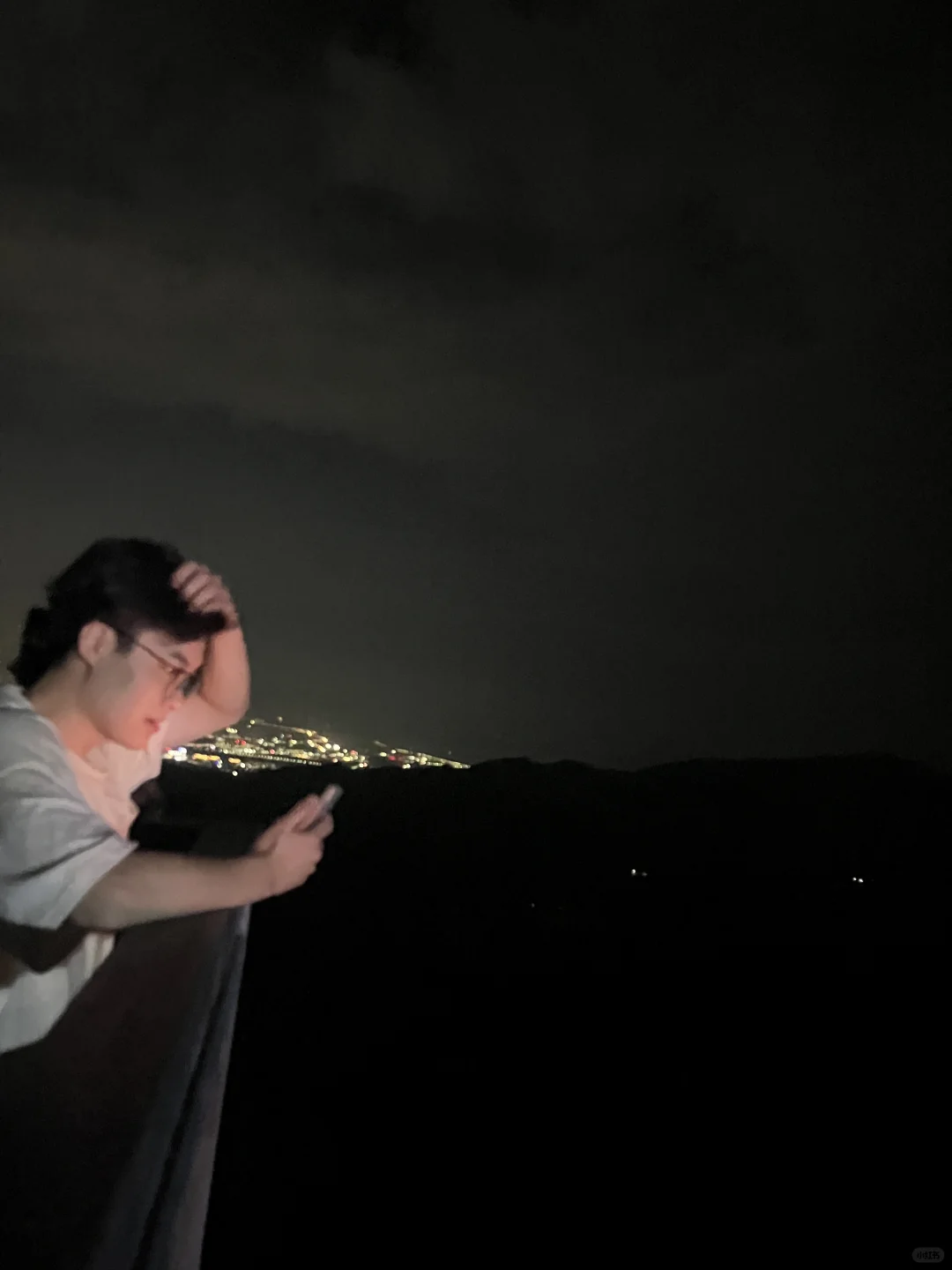晚上的梅岭