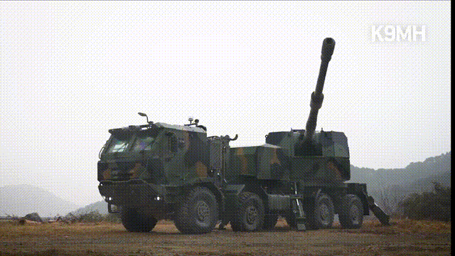 韩国K9MH卡车炮试射制导炮弹，精准命中靶标。