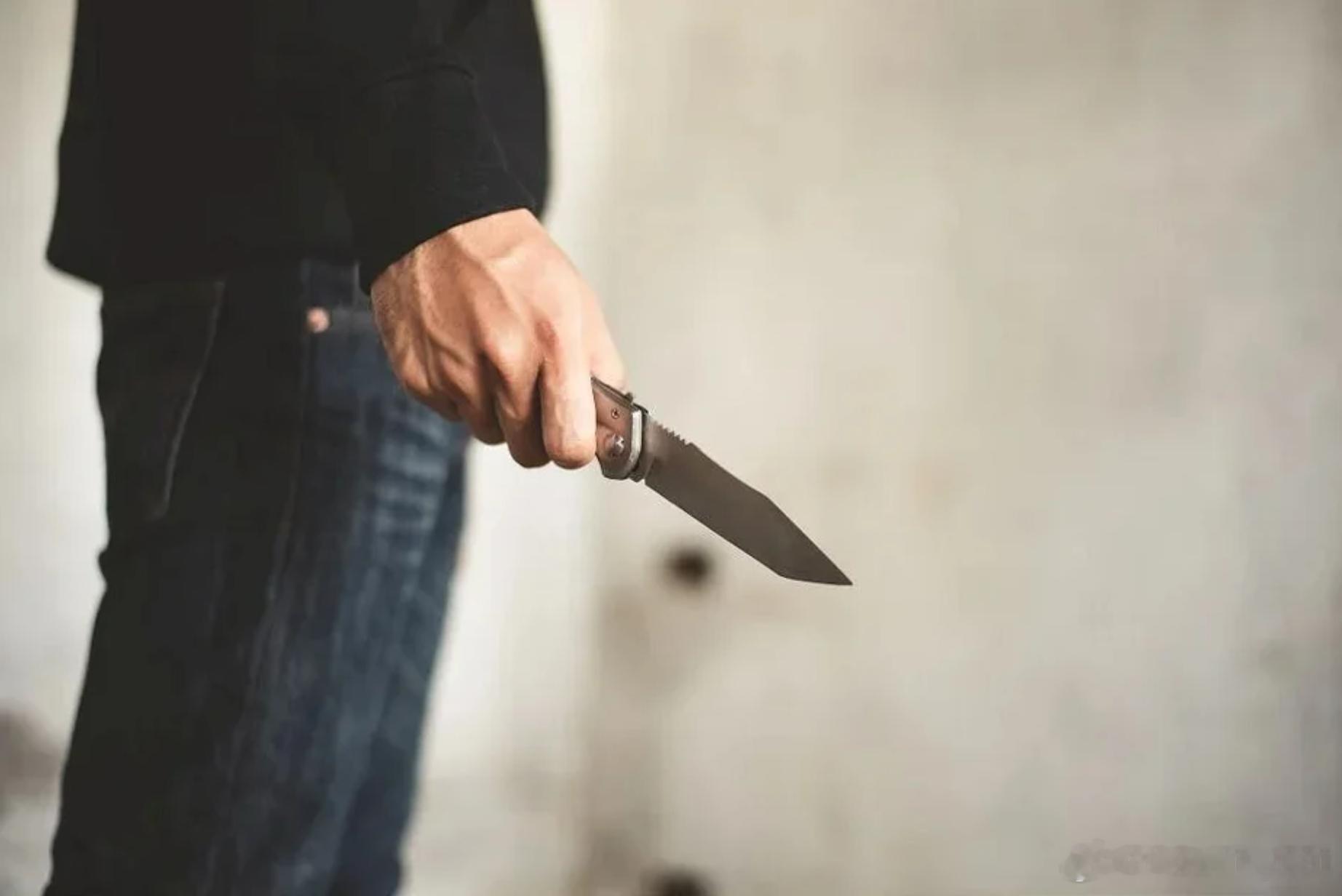 马来西亚中国留学生情杀案：女留学生遭男友割颈身亡 兇手伴尸两天后自首海外新鲜事 
