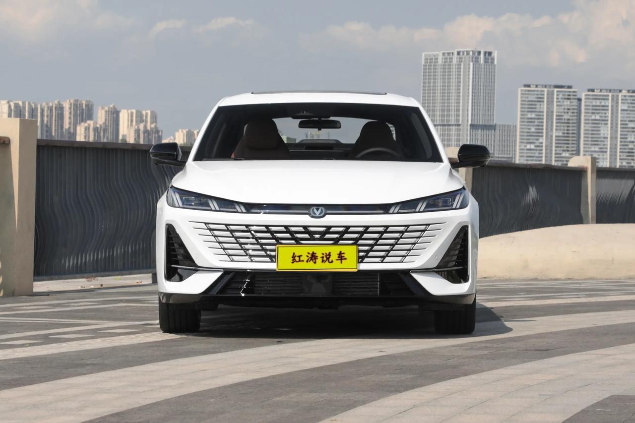 预算8万-9万元之间，想要一辆外观帅、配置全、动力好的轿车，20岁的男生开，个人