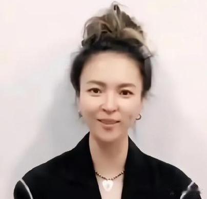 太唏嘘！名字大气却压不住命运，毕夏接连丧亲遭重创，读懂平凡生活的终极真谛
 
外
