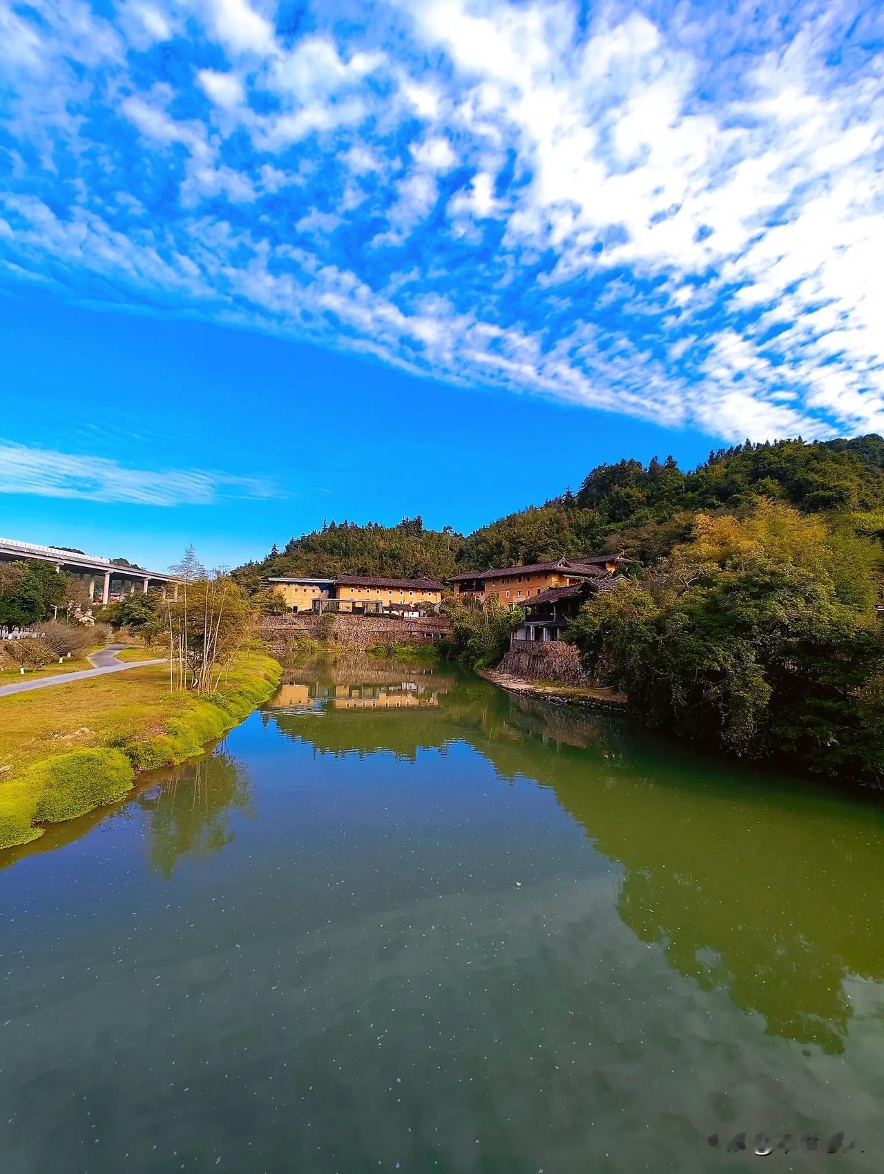 湖光山色
漳州市南靖县田中村风光
漳州 南靖风光