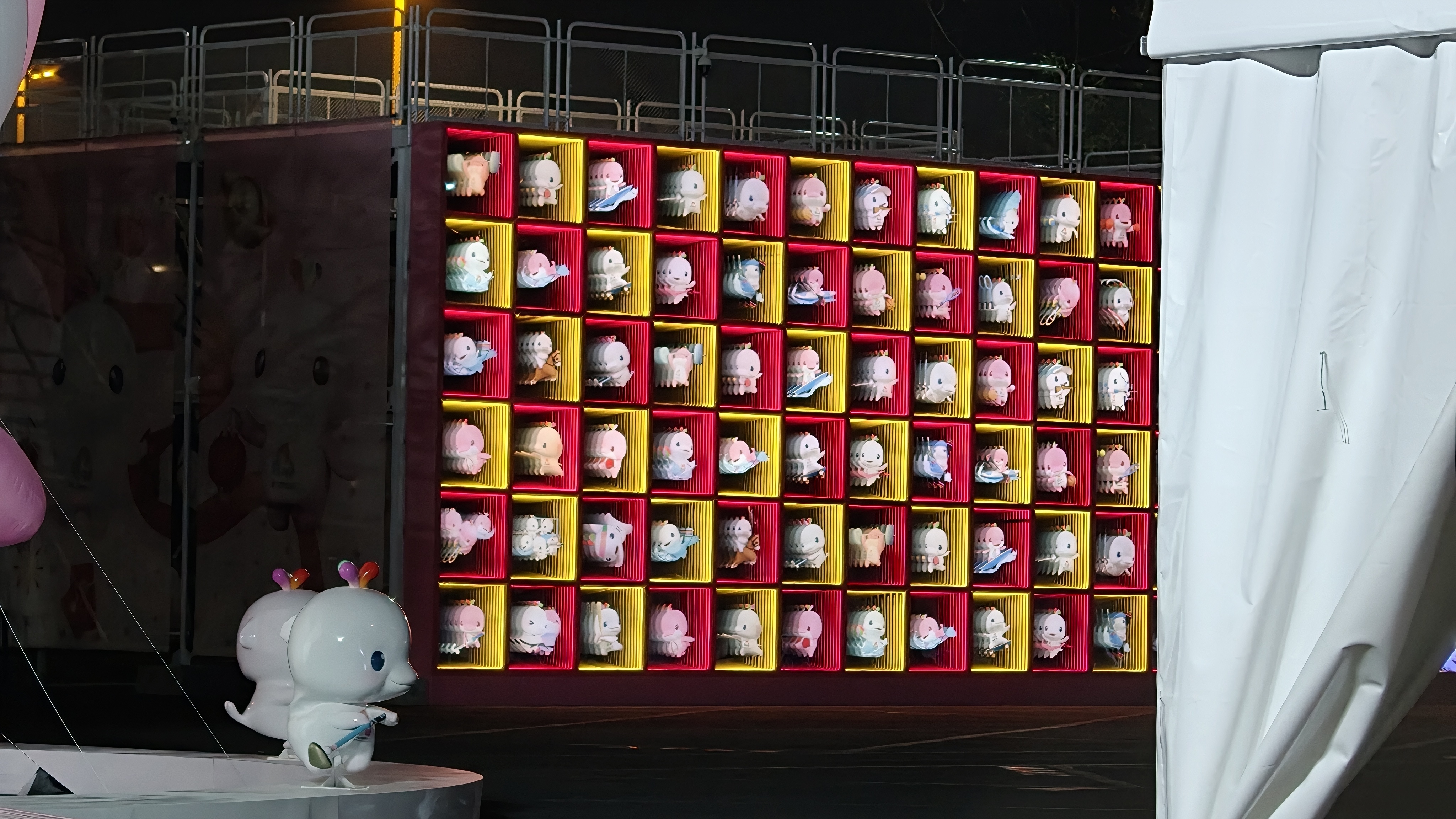 哈哈哈哈！大湾鸡奥体嘉年华！！有点想去诶！！广州果然是吧「鸡」完透了 谁还记得它