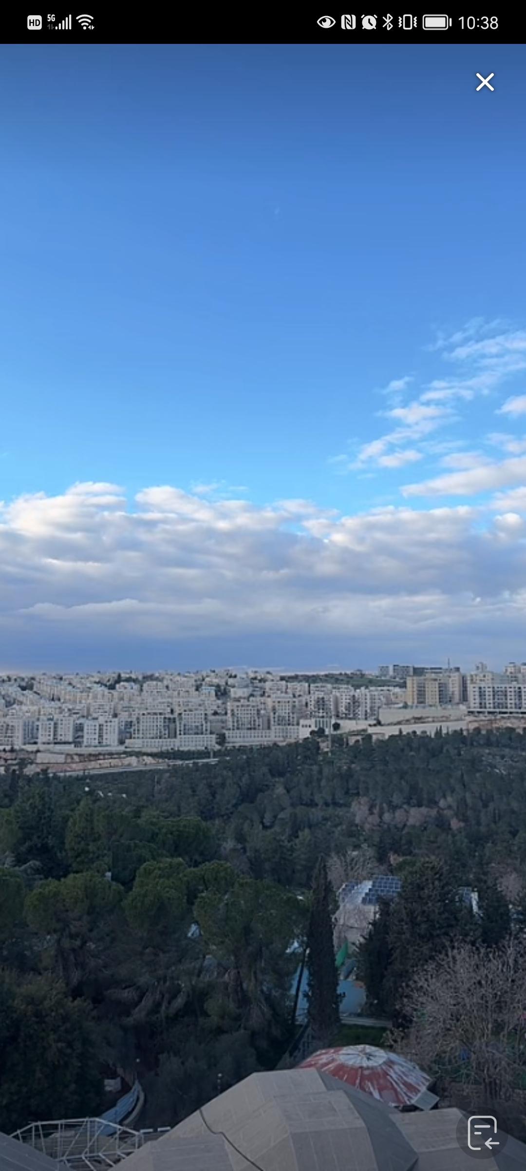 看在以色列的务工人员直播，感觉没有太多的袭击，伊朗发射过来的导弹基本被拦截。
另