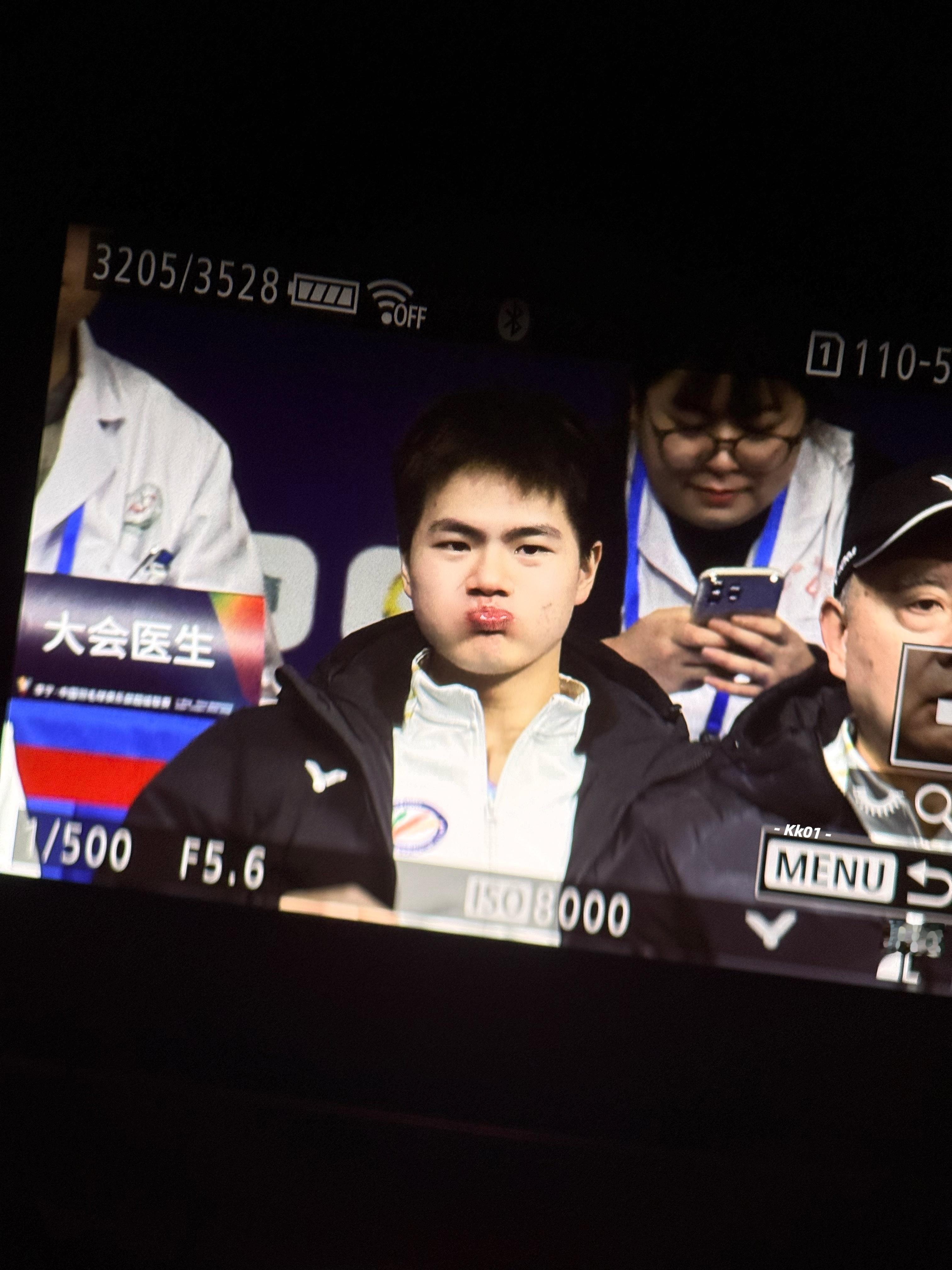 这一看就是小女孩儿，我猛亲＾3＾梁伟铿