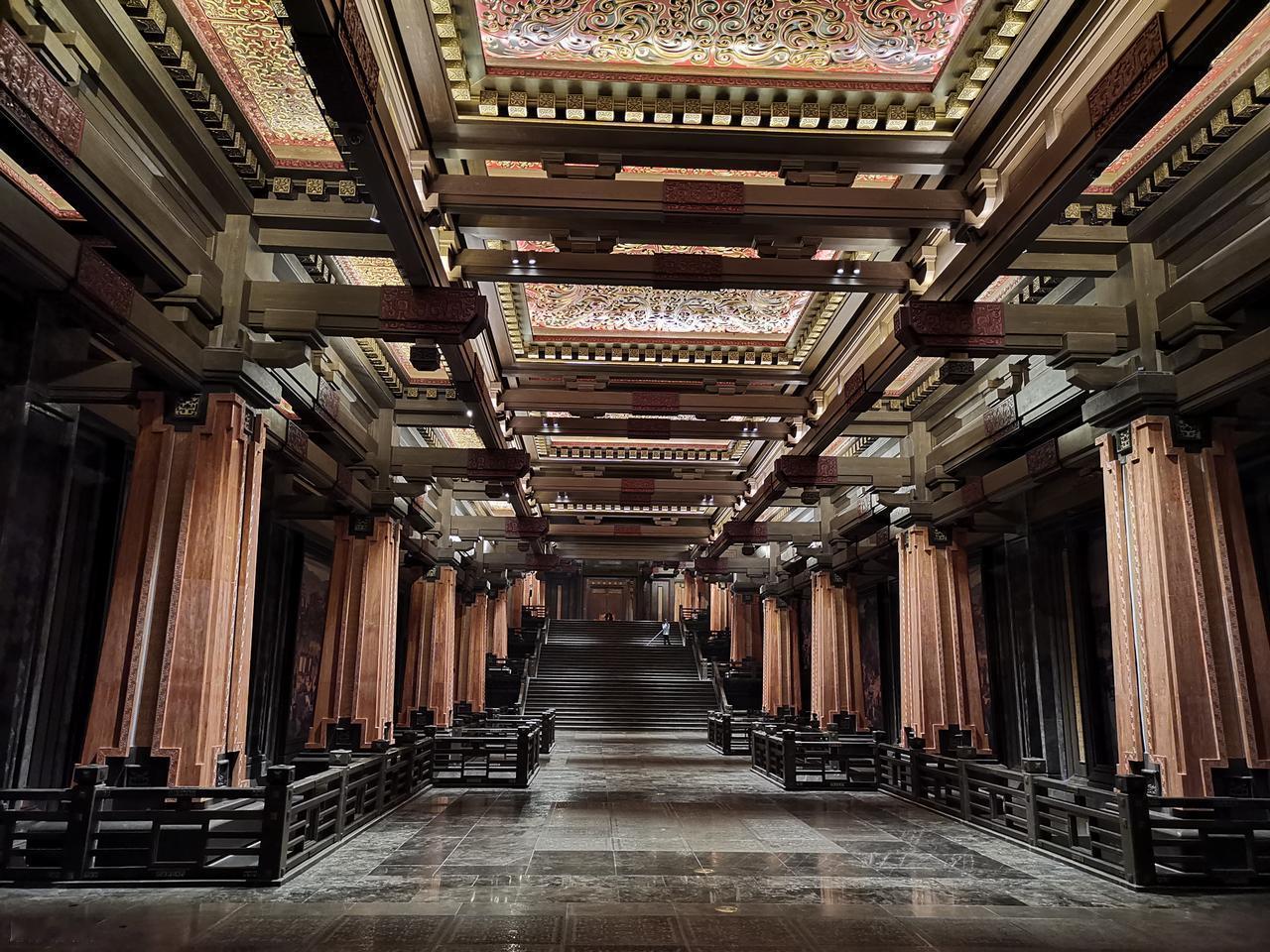 其实你们两个都在胡说八道。

胡说八道也要争出个对错，汉文帝后来把公孙臣召为博士