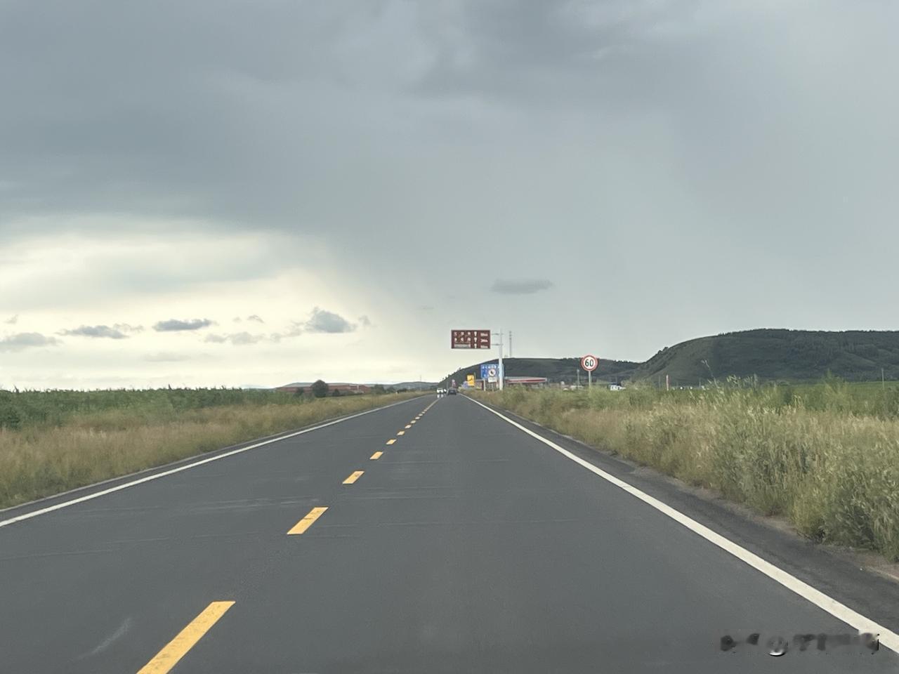 分享一张相册里随手拍的天空宁静致远