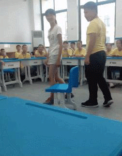 山东中小学春秋假不得布置作业   其实也不用放春秋假，学生放假、如果家长没放假，